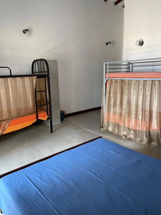 Sea Sands Beach Hostel Negombo